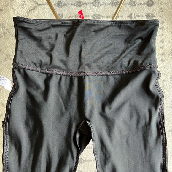 Spanx Faux Leather Camo Leggings Size Medium - Picture 10 of 13